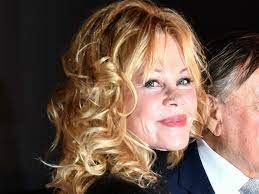 Son père était un fermier et sa mère une esthéticienne. Photos Melanie Griffith Courageuse Assume Son Visage Transforme Par Un Cancer De La Peau Femme Actuelle Le Mag