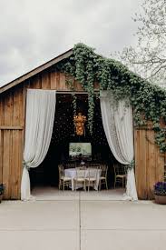 Wikimedia commons has media related to barns in indiana. The Barn In Zionsville