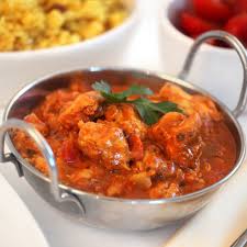 Dans un bol, mélanger l'ail, le gingembre, le paprika. Poulet Tikka Masala Restaurant Indien Taj Mahal