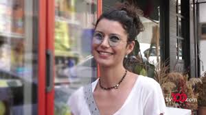 Nació en ankara, 26 de febrero de 1984, signo piscis. Beren Saat Evliligimizde Nefes Alamadigimiz Anlar Oldu Youtube