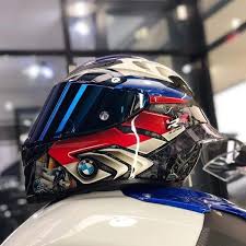 Yure Caferra Adli Kullanicinin Helmets Panosundaki Pin Kask