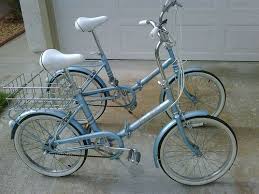 Folding Or Bipartible Bikes And Mini Velos Compact Bikes And Wheels Retro Bike Vintage Bicycles Folding Bike Bicycle Chic