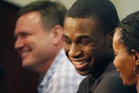 Kansas Jayhawks star Andrew Wiggins declares for NBA draft