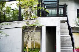 The space sports raw architecture and seeks to celebrate a returning to simplicity and nature. Lloyds Inn Singapore Laureen Uy