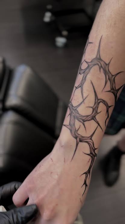 Thorny vines for Chloe 😍 Currently taking bookings via the link in my bio 🖤 #tattoo #tattooed #tattooartist #ink #blackink #femaletattooist #brisbanetattooartist #art #bne #fyp #foryou ...