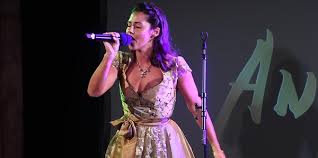 Doch damit ist jetzt schluss: Sarah Lombardi Kickte Pietro Lombardi Sie Aus Der Dsds Jury Express De