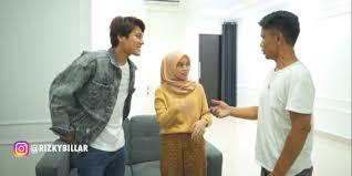 Bahkan rizky billar sempat ditinggal menikah dinda hauw, padahal sebelumnya keduanya tampak sangat mesra. Senasib Ditinggal Nikah Begini Sikap Rizky Billar Saat Ngapel Ke Rumah Lesty Kejora Merdeka Com