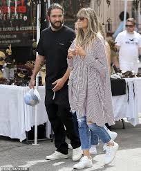 Klum made history as the first victoria's secret angel to hail from germany. Heidi Klum Shops At An Open Market With Husband Tom Kaulitz Daily Mail Online