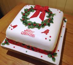 If you've ever slaved over decorating a cake with fondant, you know how disappointing it is to watch people peel it off and only eat the cake. Holly Wreath Cake Christmas Christmas Cake Decorations Christmas Cake Designs Christmas Themed Cake
