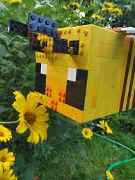 Productive bees mod 1.16.5/1.15.2 adds resource bees and advanced beehives allowing you to put your bees to work this mod adds 50 new bees and 32 new advanced beehives capable of producing your favorite resources. My Lego Minecraft Bee Minecraft