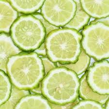 Bergamot, one of several fragrant herbs of the genus monarda (family lamiaceae) or the fruit of the bergamot orange (citrus ×aurantium). L Essence Essential Oils Bergamot Office Prozis