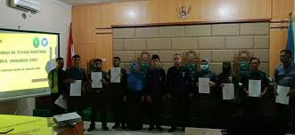 Maybe you would like to learn more about one of these? Pa Ujung Tanjung Tandatangani Kontrak Kerja Dengan Tenaga Kontrak Dan Serahkan Sk Pengangkatan Tenaga Kontrak Tahun Anggaran 2021 05 01 2021