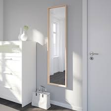 Sei al tuo primo acquisto di specchio da parete lungo moderno e preferisci puntare su qualcosa di più economico? Nissedal Specchio Effetto Rovere Con Mordente Bianco 40x150 Cm Ikea It