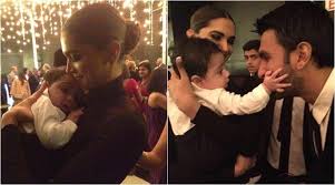 Deepika Padukone Plays With Baby At Her Best Friend S Wedding While Boyfriend Ranveer Singh Watches Her See Pics Baby Play Best Friend Wedding Friend Wedding