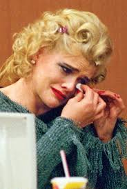 Aptal sarışın ve zengin koca kültürünün kurbanı oldu. Has The Supreme Court Ever Heard Such A Peculiarly American Story As That Of Anna Nicole Smith New York Magazine Nymag