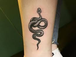 Qué significa el tatuaje de una serpiente según los artistas del tattoo