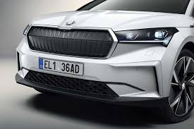 In total, it will be offered with five power outputs, two motor finally, the best that skoda has to offer on the enyaq in terms of performance is the 'rs'. Weltpremiere Skoda Enyaq Iv Familientaugliches Elektroauto Mit Suv Attitude Motormobiles