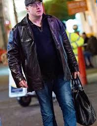 Brendan james fraser was born in indianapolis, indiana, to canadian parents carol mary (genereux), a sales counselor, and peter fraser, a journalist and travel. Brendan Frejzer Spravilsya I Vnov Na Kone Kinoput Yandeks Dzen