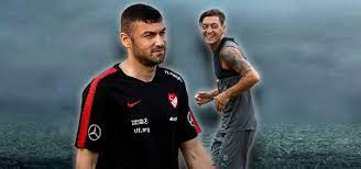 Fenerbahçe'nin yıldız transferi mesut özil'in imza töreni, büyük bir organizasyonla gerçekleştirildi. Burak Yilmaz Dan Mesut Ozil Aciklamasi Milli Takim Da Forma Giymis Oyunculari Konusalim Aspor