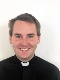 Här kommer en hälsning från Jacob som blir ny präst hos oss efter att Felix  slutat och flyttat till Gotland. Jacob arbetar idag i Vifolka och Östra  Tollstads församlingar. "Jag heter Jacob