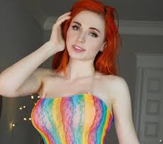 Amouranth sports a height is amouranth has never spoken about her married life in front of the camera. Amouranth To Pokimane Check All Female Streamers Cashing In From The Hot Tub Livestream Going Viral On Twitch