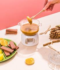 Fondue Au Sucre A La Creme Recettes D Ici Recipe In 2020 Desserts Fondue Chocolate