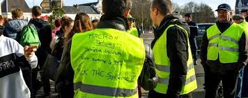 Pour le 27e samedi d'affilée, les plus résistants des gilets jaunes comptent poursuivre la mobilisation hebdomadaire, devenue traditionnelle, depuis six mois et son début le 17 novembre. Aisne Des Gilets Jaunes Forcent Une Femme Musulmane A Retirer Son Voile