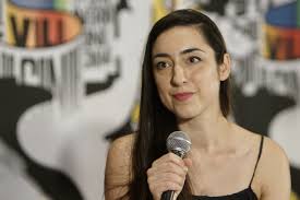 O look de cláudia vieira para o batizado da filha mais nova Ana Maria Gomes Bom Dia Luxemburgo