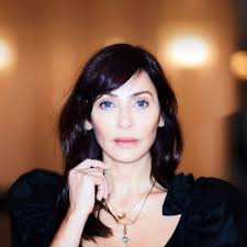 She introduced a man in her video who said, look at this beautiful woman right here. Natalie Imbruglia On Twitter My New Video For Build It Better Is Out Now I Had So Much Fun Making It Pure Escapist Fun Hope You Love It Https T Co Drqpgjr5d4 Https T Co Iark0hmjnb
