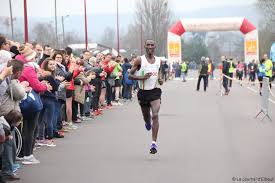 10 km des boucles de la seine. Semi Marathon Des Boucles De La Seine Willy Nduwimana Une Nouvelle Fois Irresistible Le Journal D Elbeuf