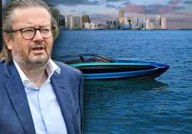 Marc coucke wordt samen met bart versluys de nieuwe eigenaar van la réserve. Zeldzame Buitenlandse Investering Marc Coucke Investeert Samen Met Armani Miljoenen In Bouwer Van Luxejachten Economie Hln Be