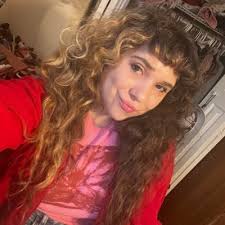 Sarah Vesely (@sarahevesely)