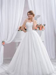Modelli ispirati alle principesse disney tra le collezioni sposa 2021. Abiti Da Sposa Principeschi Lemienozze Shop