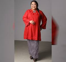 Pasalnya kini, desainer tanah air telah menciptakan berbagai ukuran dan model baju yang cantik untuk dipilih sehingga anda tetap bisa menikmati trend. Fesyen Wanita Gempal