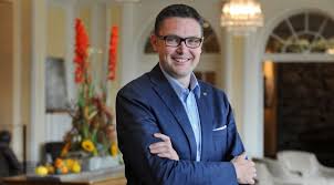 Lenkerhof gourmet spa resort ligger i lenk og befinder sig i bjergene, kun få minutter fra lenk simmental turistcenter og wallbach bad. Schweizer Stammgaste Bescheren Lenkerhof Rekordergebnis Mice Tip