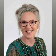 Sigríður Anna Einarsdóttir er félagsráðgjafi og fjölskyldufræðingur hjá  Samkennd Heilsusetri. Hún býður upp á þjónustu fyrir fullorðna og ungmenni  frá 18 ára aldri. Lögð er áhersla á gagnreyndar aðferðir. Sigríður Anna  hefur