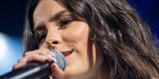 #lenameyerlandrut auf dem parkplatz eines getränkemarkts in berlin verstaute lebensgefährte mark forster (38) schwere kisten im auto, während lena in. Lena Meyer Landrut Hat Ein Baby Bekommen