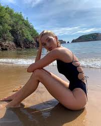 Elsa hosk on cozy quarantine style, pregnancy cravings and clothing she's saving for her daughter. Elsa Hosk Hskelsaa Twitter
