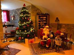 Io che dovrò rimanere in riva al garda, invece, mi concentro su un altro evento ormai classico del natale altogardesano: Casa Di Babbo Natale A Riva Del Garda Il Trentino Dei Bambini