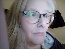 What happens to public housing rent if the tenant doesn't work?