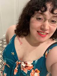 Introduction of a gamer and Twitch streamer from New York