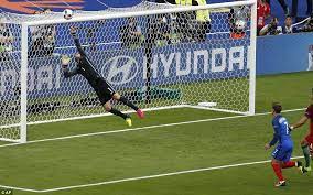Rui patricio from the wolverhampton wanderers. Proxima Jornada On Twitter International Monuments And Sites Day Rui Patricio S Euro 2016 Save From Antoine Griezmann Immortalised Forever In His Hometown Of Leira The Statue Was Unveiled In 2017 Https T Co Mi0viwezlb
