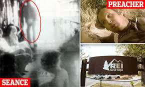 Get the toys r us uk vouchers and deals: Lets Hope The Ghost Likes Sporting Goods Rei Will Take Over The Bay Area S Haunted Toys R Us Daily Mail Online