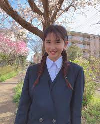 今日は中学校の入学式でした 仲良しのお友達と一緒のクラスになれて嬉しかったな 楽しい中学校生活になりますように 中学校入学式 桜 制服 三つ編み 中学1年生 楽しみ yooying