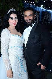 تبلغ سمية الخشاب من العمر 55 عاماً فهي من مواليد 20 أكتوبر 1966، ولدت بالإسكندرية، وهي تعد إحدى النجمات اللاتى قدمن عددا من الأعمال الفنية التى لاقت إعجاب الجمهور، ولكن حياة سمية الخشاب الشخصية. ØªØ¹Ø±ÙÙˆØ§ Ø¹Ù„Ù‰ ÙØ§Ø±Ù‚ Ø§Ù„Ø¹Ù…Ø± Ø¨ÙŠÙ† Ø³Ù…ÙŠØ© Ø§Ù„Ø®Ø´Ø§Ø¨ ÙˆØ§Ø­Ù…Ø¯ Ø³Ø¹Ø¯ Ù…Ø¬Ù„Ø© Ù‡ÙŠ