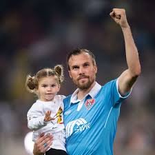 View kevin großkreutz profile on yahoo sports. Kevin Grosskreutz Nach Bvb Spiel Erlebt Er Gansehaut Moment Fussball