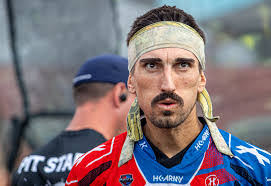 Travis Harmon's Instagram, Twitter & Facebook