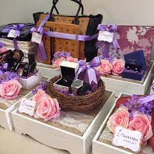 Pin By Hafsah Begum On Hantaran Name Tag Wedding Gift Pack Indian Wedding Gifts Gift Tray