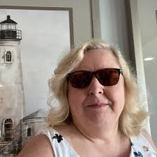 Ok I have been watching k drama for 2 years now recently I had to pull  myself back and reflect Kdramas are giving unrealistic love why do I feel  it's getting worse