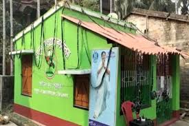 TMC Party Office: অঙ্গনওয়াড়ি কেন্দ্রের জন্য নেওয়া ঘরে তৃণমূলের কার্যালয়  ! তালা ঝোলালেন কর্মীরাই